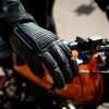 Kuna customs black ribbed gloves