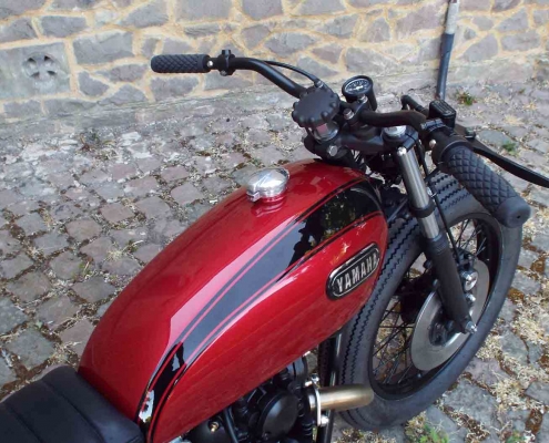 Bratstyle TX650 candy red paintwork